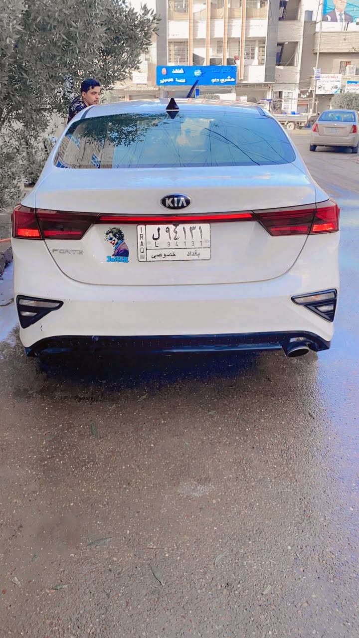 حلال للبيع خير من الله 
فورتي ١٩
أمريكي 
حادث بنيد و جاملغ قطعتين بس
وبيها بارد خفيف ما مسوي بل الهلال مال جاملغ خلفي 
ماسويته حتا لا تنحسب ضربه 
ماشيه ٨٤ ميل 
كير أي تي مو سفي تي 
السعر ١٣٧ وبيها مجال بصيط
للتواصل الرقم ***********
