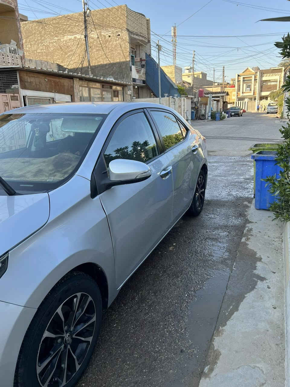 السلام عليكم كورله 15 خليجي مواصفات عاديه مكينه 1800 مضمون كير مكينه تخم تاير جديد صدر امامي جديد تبريد ثلج 
حادثها من الامام  مو قوي بس هاي المصورها فديو يم الدبه مال الزراك  كلشي موضحلك بل فديو السونر بل منشور  المكان بغداد حي العامل السعر 117   ***********
