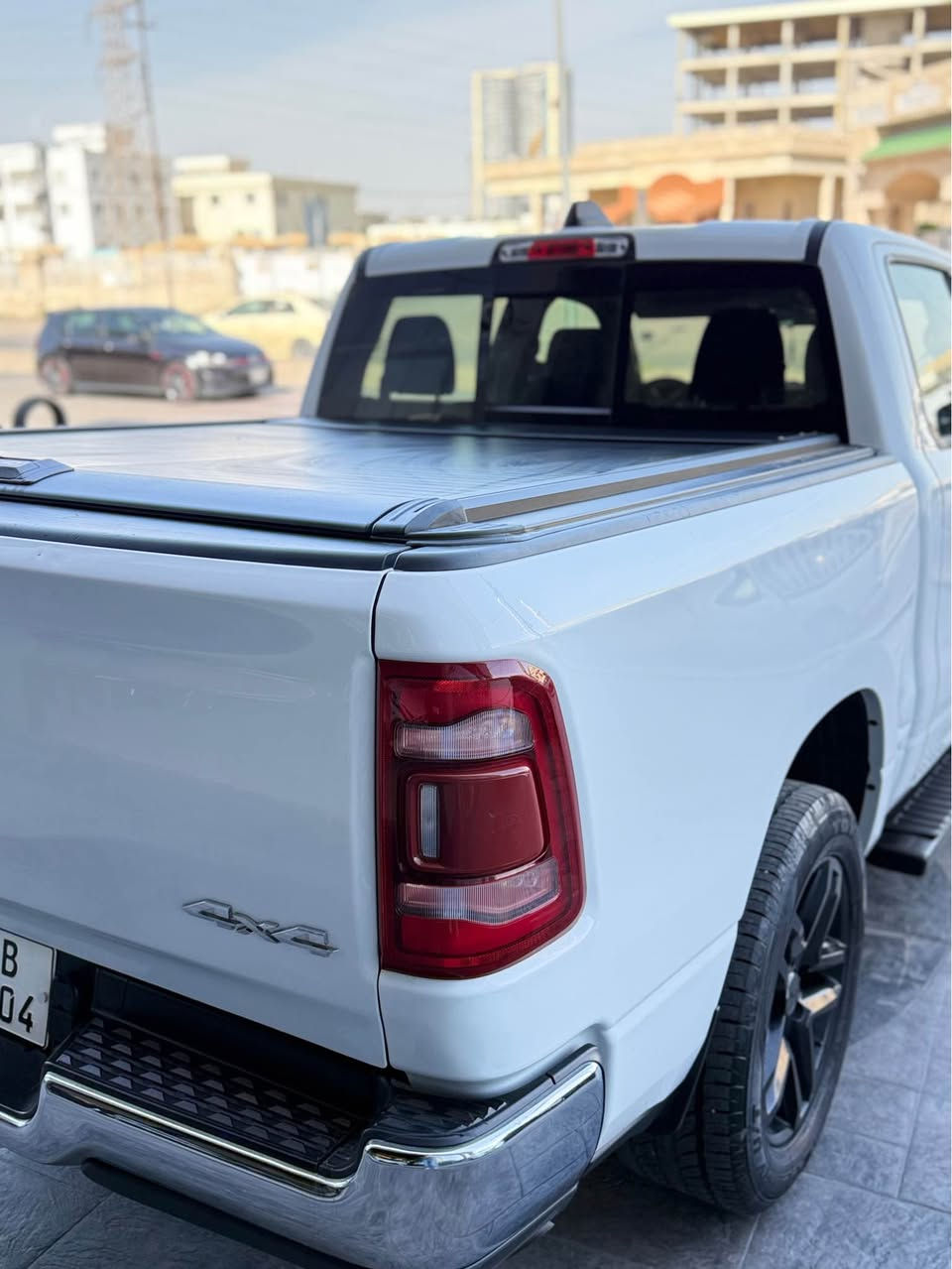 رام موديل ٢٤ 
محرك ٥،٧ ايتورك 
فورويل 4*4 
نقطة عمياء 
شاشة وسط
ماشي ٤٨ الف ميل
الإضافات 
محدث ليمتد
ويل ٢٠ رياضي و طخم اطارات تويو ياباني
دوسات جانبية
غطاء بدي متحرك كواليتي عالي
رقم اربيل باسمي 
مكان السيارة أربيل 

الضرر

بدون صبغ بدون تبديل قطع  
رقم شاصي  
1C6SRFGTXRN109333

سيارة جاهزة و ما بيها اي نقص 
*********** أربيل, العراق
