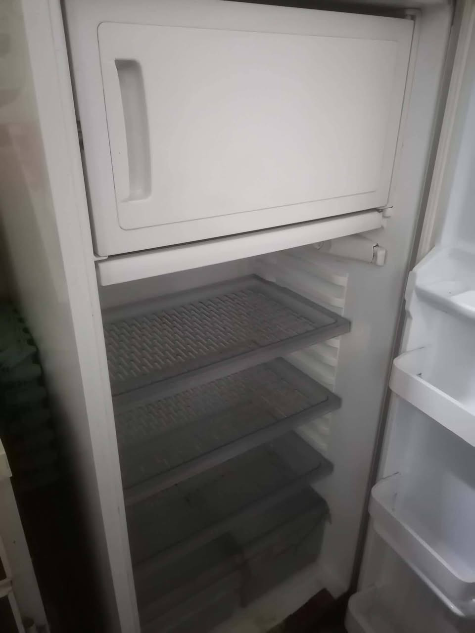 ثلاجه كريازي للبيع شرط على الفحص اي مصلح ماداخله ونضافه حلوه وتجميد فول مكان شارع المطار التواصل على الرقم ***********
