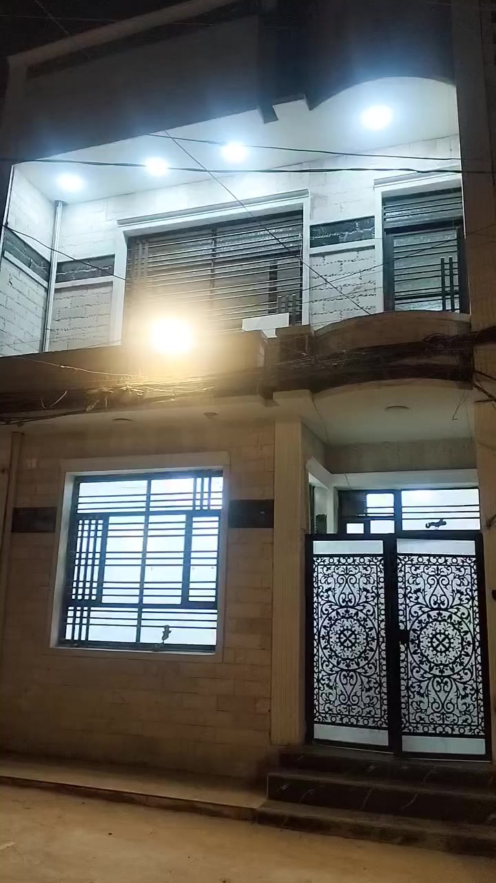 بيت 80 متر للايجار
الطي / بداية شارع سليم 

طابقين ثلاث غرف نوم 

ايجاره 600 قفل

هاتف ***********
