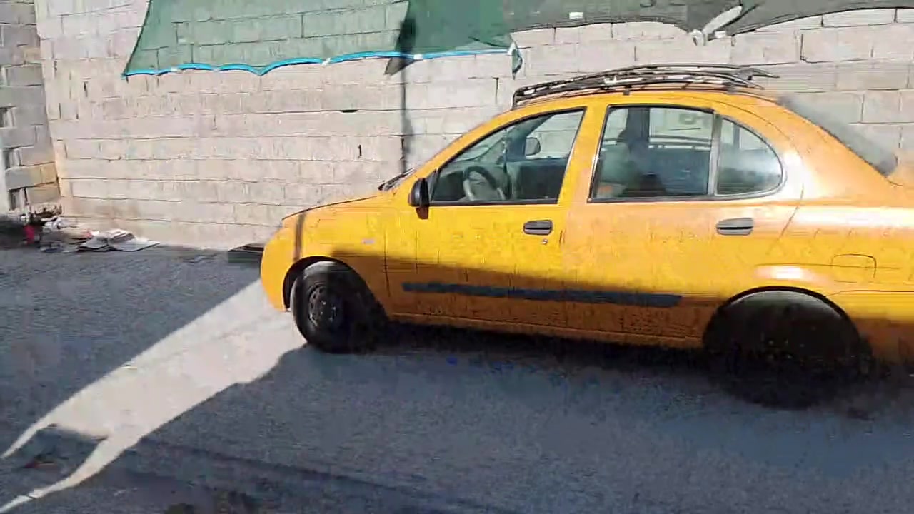 سلام عليكم عندي بيت 100متر مربع بحي البساتين مدخل جامع المرتضى خلف اسواق الصدرين منطقة حلوة لا ازالة ولا شي غرفتين وصالة وطرمة كبيرة كامل خدمات مقرنص ماي مجاري نظيف جاهز لسكن سقف جينكو بس مرتبة دربونة هدوء تعال واشوف بعينك اريدة ب23 وبي مجال واذا قسط ابيع حسب الاتفاق ***********واتساب
