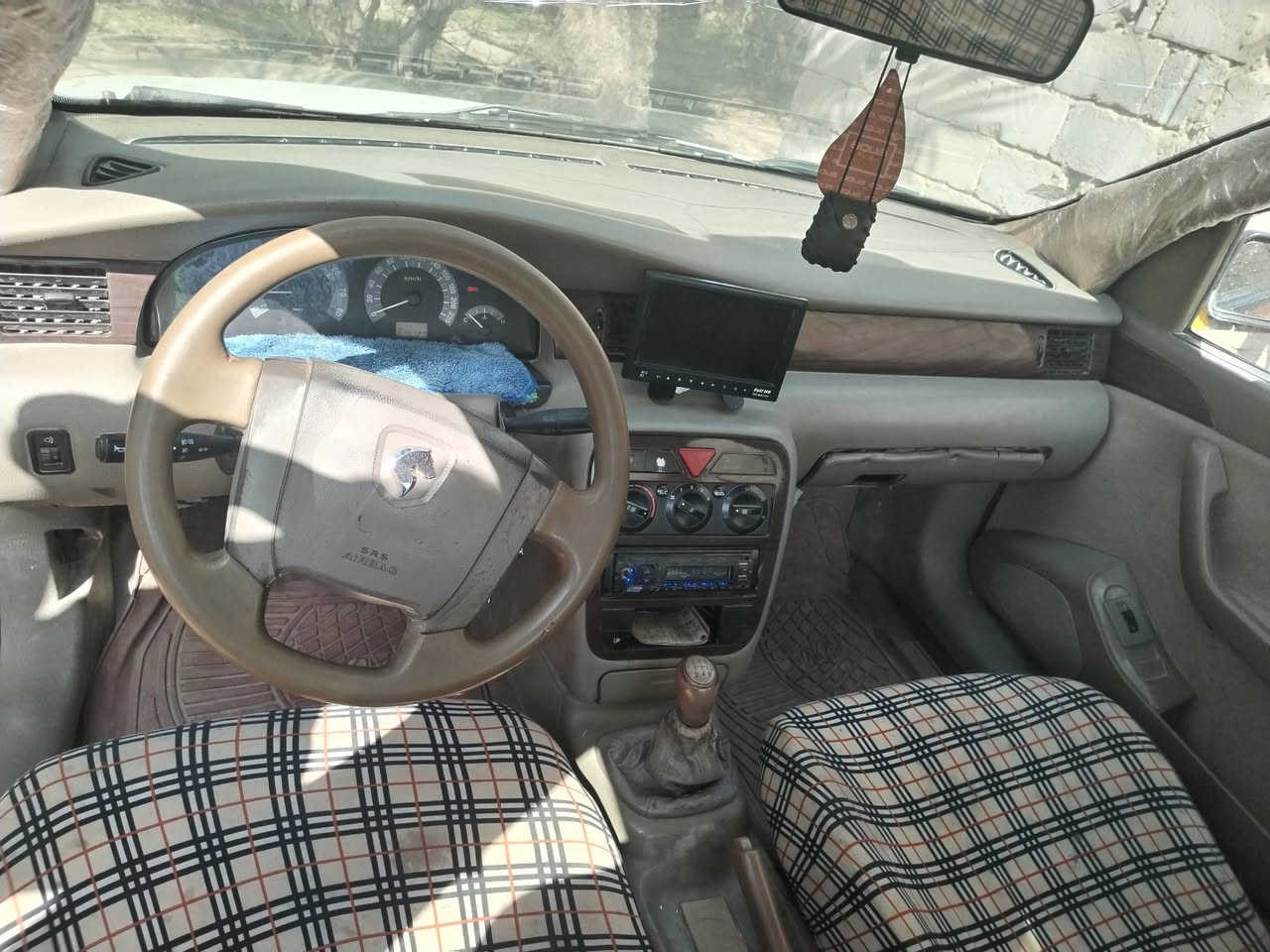 سلام عليكم سمند سورن موديل 2011سياره حلوه شوف العين رقم بابل صدر امامي خلفي جديد ستوني شاده محرك بي بخار سعر 25مصفره هياء وغرامات ***********بي وتساب
