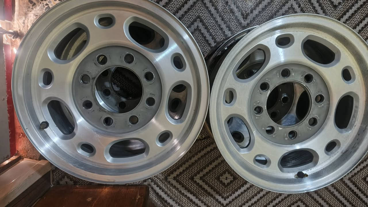 للبيع 
ويالاه يوكن الفينيه بعدهن نضاف للبيع تخم كامل فقط ملاحضه صغيره واحد من عدهن العنوان البصره كرمه علي 

السعر 400 وبيهن مجال قليل 

‏‪***********‬‏

‏‪‏‪***********‬‏
