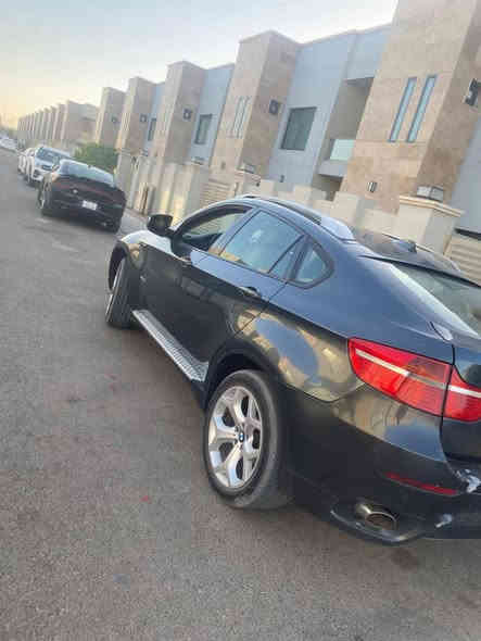 BMW  X6  2009
السعر 110$ 
* المحرك جديد 
*السيارة فول مواصفات (بصمة -دبل تريبو - حساسات امامية وخلفية - اشاير مري -مري وكشنات كهرباء - مقصورة ملكية - بانوراما -ماوس تحكم -ستيرن كهرباء مع تحكم ) 

*السيارة مصبوغة حزام (اخضر غير محدد)  

 ***********
