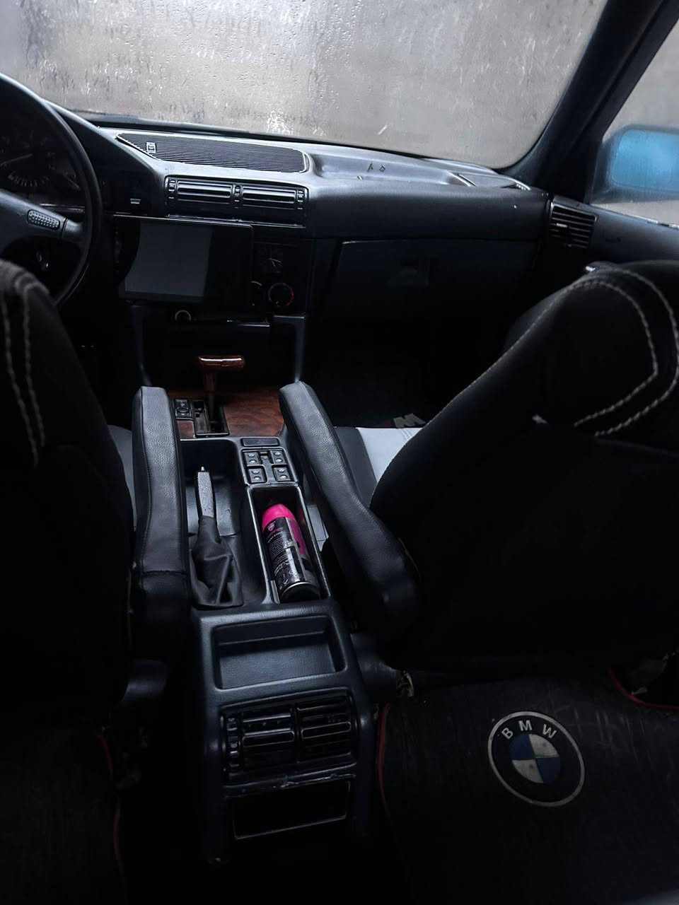 سلام عليكم اخواني
بي ام حجم 525
مكينه مفتوح وكير خير من الله 
تخم تاير كهربائيات كامله 
موديل 90 رقم بغداد نكليزي 
السياره خير من الله مصبوغه لجماليه من غير ضربه 
سعرها 50 وبيها مجال قليل 
مكاني بغداد الحسينيه مال راشديه 
رقمي *********** / ***********
