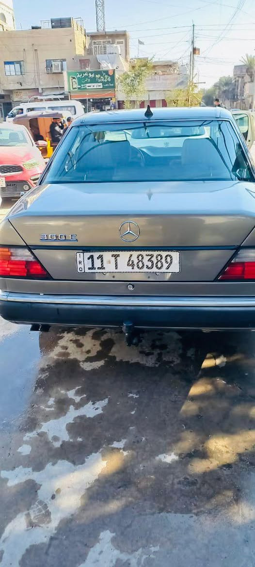 السلام عليكم مرسيدس دب للبيع
موديل 1992
كير ومحرك خير من الله 
سياره جاهزه وحلوه مال جناي
كهربائيات كلهه شغاله
سلايد روڤ
رقم الانكليزي بغداد
تدفئه تبريد
تخم تاير 
صدر نضافه 100/90
مكاني الشعب 
السعر 70 وبيهه مجال 
بيك خير وتدلل
الرقم/***********
