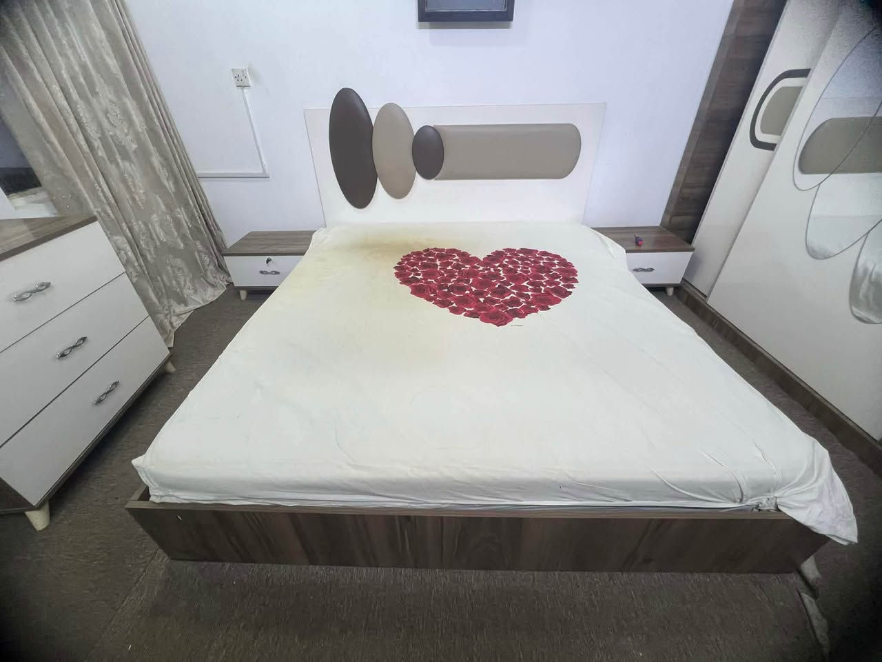 تاقمى نووستنى ٥پارچه به دوشه كه وه زورلوكووبيعه يبه مه حاله شوختى تيابيت نرخى ٤٠٠هه زاره له سليمانى بوپه يوه ندى 
***********
***********
*********** السليمانية, العراق
