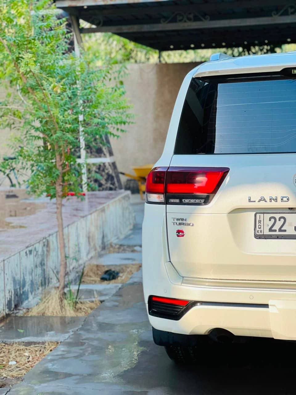 لاندكروز 2022 توين تيربو ساز أصل 

ماشيه 57 الف / كم 

السياره كفاله عامه من كلشي بيها بس هذا الشخط طوله اصبع بالدعاميه موضح بالصور 

جديدة ع وضع الزيرو 
رقم أربيل تحويل مباشر 

توين تيربو ساز 
3 شاشات تطبيق 
فول مواصفات 

مكان السيارة البصرة 

السعر : 615 وبيها مجال بسيط للشراي 

للأستفسار : *********** بغداد, العراق

