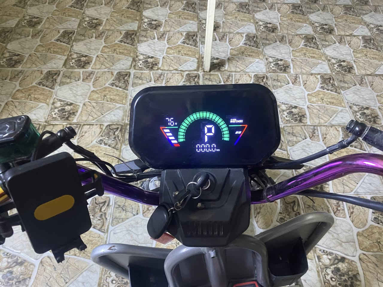 دراجة شحن للبيع المواصفات.                                          1-ماركة ونلي 2-دراجة نوع هارلي حديث 3-موديل 2025 
4-السرعة 100  5- عدد البطاريات 6 
6-الايت زنون واصفر 7-البريك كلة دسكات حديث                   8- الكير اربعة نمرة   
مستعمل شهرين.
سعر الدراجة الاصلي 900
السعر المطلوب حاليا 700 الف فقط 
رقم الواتس اب 
***********
