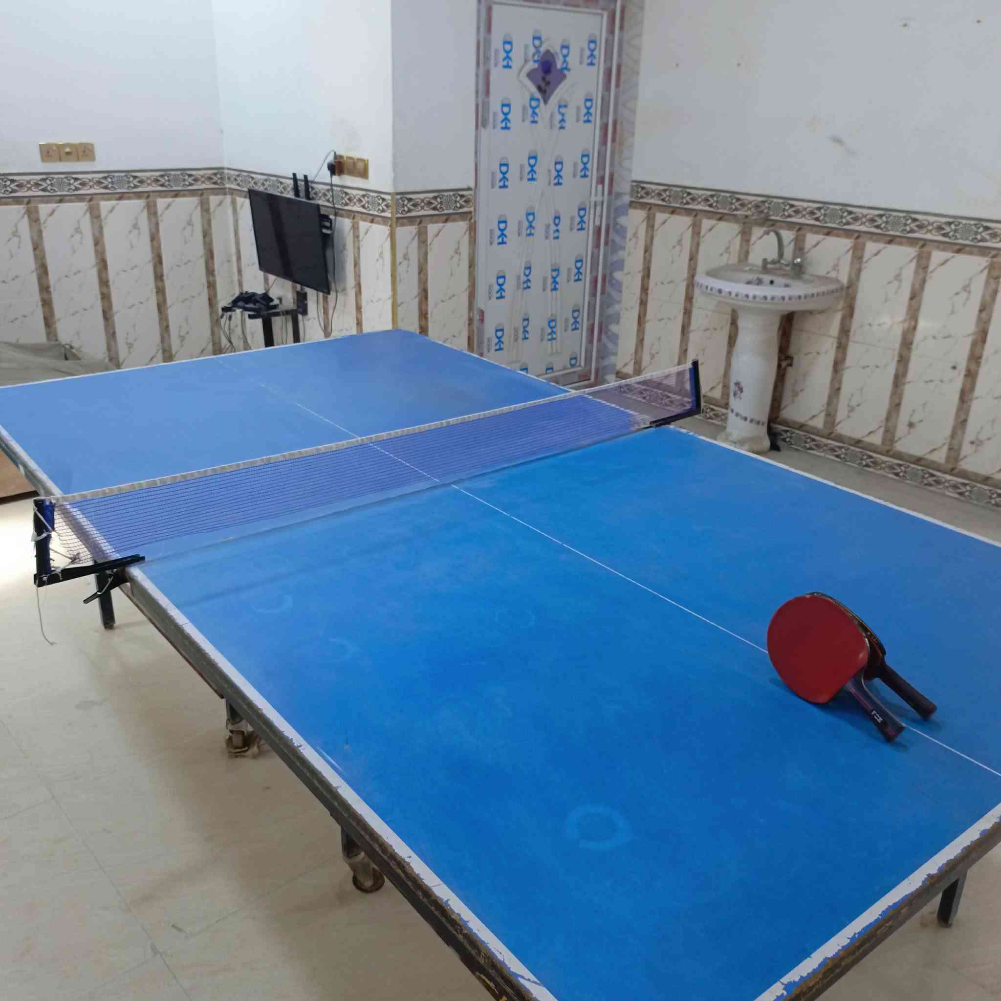 ميزين بليارد ومنضده للبيع جاهزات من كلشي بس شد وتلعب مرمر كله نظيف
سعر ميز 400 
سعر منضده 150
***********
