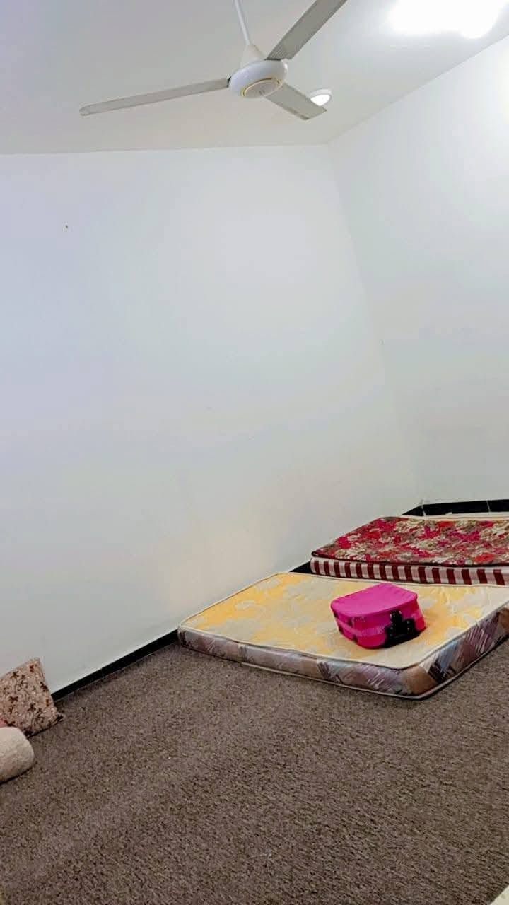 شقه للايجار بالشموخ خلف الدفاع المدني جدا قريبه على شارع يا حسين  نضيفه جدا سعر الإيجار 400 الف قفل
للاستفسار الاتصال على الرقم ***********
