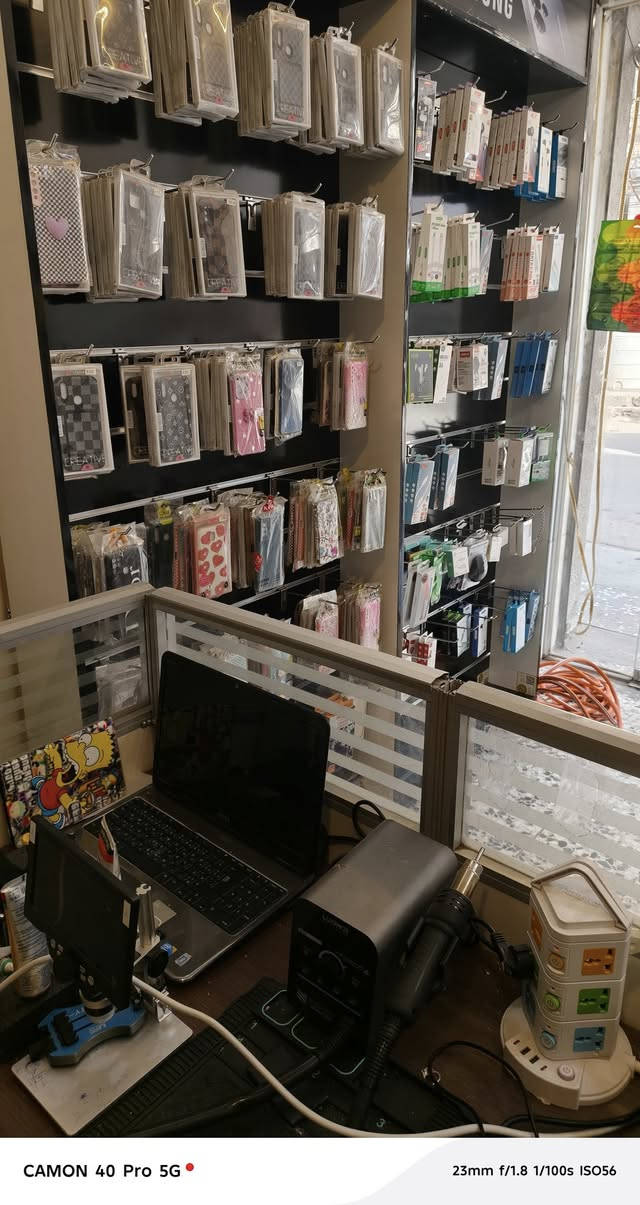 محل موبايلات للبيع ابيع شلع ابيع شلع متوازي واريد ابيع صار عندي ضرف ملاحضة الحاسبة مو للبيع سعر شلع مليون و900 كامل مكمل *********** مكاني بغداد المشتل
