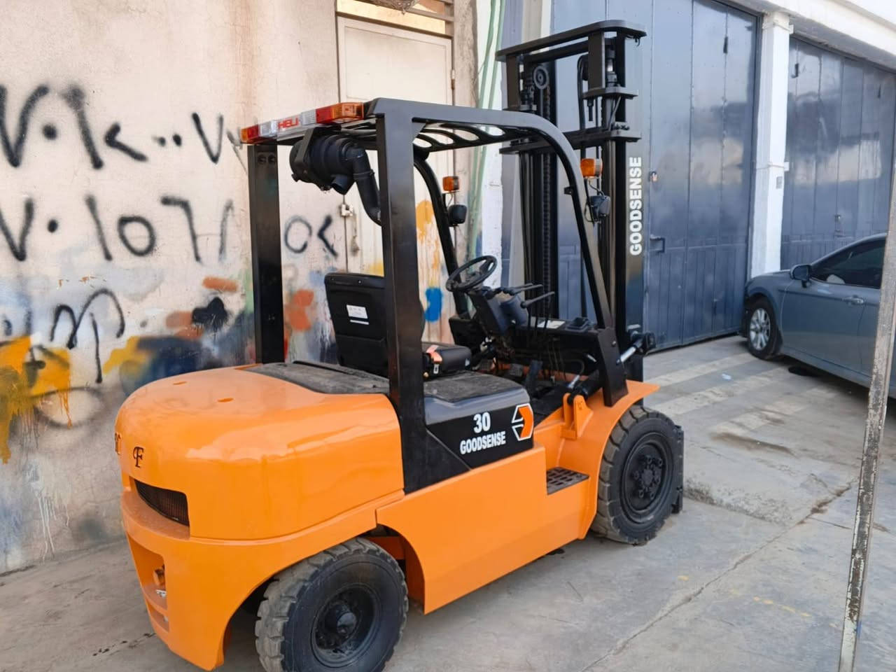 للبيع رافعه صيني نوع HF 3طن 3حركة منفيس بي كمال شغال محرك كير شرط سعر 65$.    ***********
