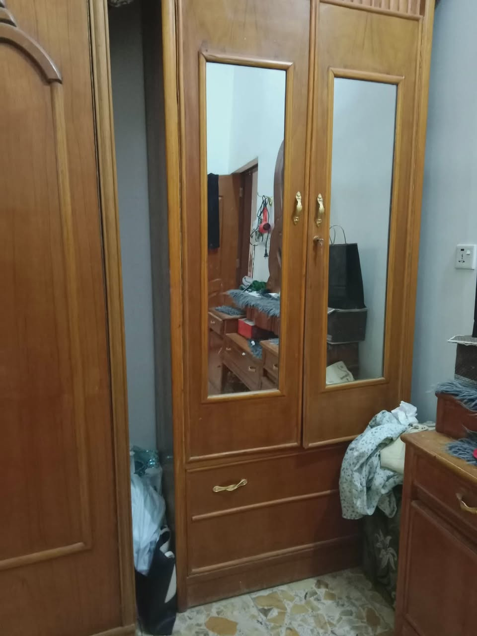السلام عليكم عندي غرفة اخشاب للبيع وعندي اتخم خمس مقاعد هم للبيع الغرفه يردوها ٨٠٠ وبي مجال والتخم ٤٥٠ وبي مجال مكاني طهمازيه


**إذا كنت صاحب هذا الإعلان وتريد حذفه لأي سبب، رجاءا أرسل رسالة إلى الدعم الفني**