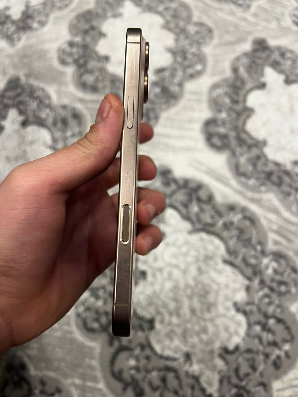 السلام عليكم للبيع
ايفون 16 برو ماكس 
ذاكرة 256 
ماستر عربي 
بطارية 94 314 دورة 
كفالة عامة الجهاز ما بي اي خلل 
كلة شغال الجهاز 
نضافة 100/100 
شخط ما بي 
الجهاز بعدة بل ضمان
بدون ملحقات فقط الجهاز 
تك شريحة 
مكاني بغداد 
رقم ***********
