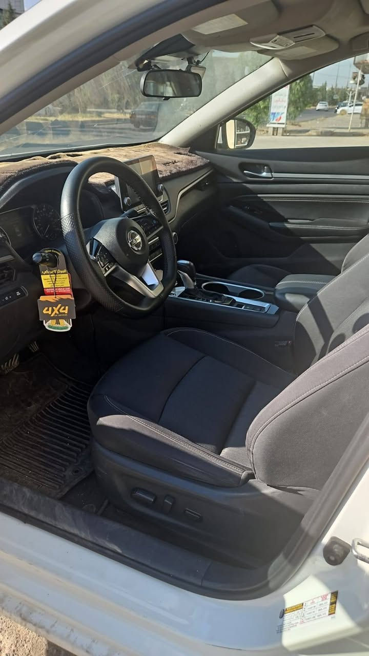 السلام عليكم ...
نيسان التيما موديل 2022
مواصفات sv plus / AWD
لون ابيض حليبي / فتحة سقف / داخل نظيف بنسبة ٩٩% / رادار امامي خلفي جانبي  / شاشة / تحديد سرعة / اوامر صوتية / تحكم ستيرن / كشنات تدفئة / كاميرا خلفية / تحكم بالمرايا / ويل كب ١٨ انسى الطسة / تبريد ما شاء الله ثلج / بصمة تشغيل / تشغيل عن بعد /
السيارة ماشية ٣٦ الف مايل فقط
رقم اربيل سنوية لحد ٢٠٢٩
هزة جديدة قبل شهر
طخم تايرات جديد تايلندي
مبدل دهن بريك
مبدل دهن مكينة
مبدل دهن الكير
حادث السيارة جدا بسيط ومو لأن سيارتي بس ما شاء الله عليها متصرف عليها ربع دينار
حادثها جامرلغ يمين فقط صبغ امريكا بدون دواخل مع الدعامية الامامية فقط وصور الحادث مرفقة مع الصور بالمنشور
طبعا البنيد والجامرلغ الايسر مفتوحات لاجل ( العيار ) فقط فقط
لا مبدلات ولا مصبوغات .
المكينة والكير ما مفتوحات على وضع الشركة .
بيها سونار قبل شهرين برغي برغي وقطعة قطعة ... وسوي سونار وين متريد ... ترايك لوين متريد لأن واثق من الشي العندي
السيارة موجودة باربيل شوكت ميعجبك خابر وتدلل
السعر ١٥٥ وبي مجال بسيط .
سيارة اروح واجي بيها على شغلي فقط مو مال شغل ومتعوبة كلشي بيها على وضع الشركة .
***********
