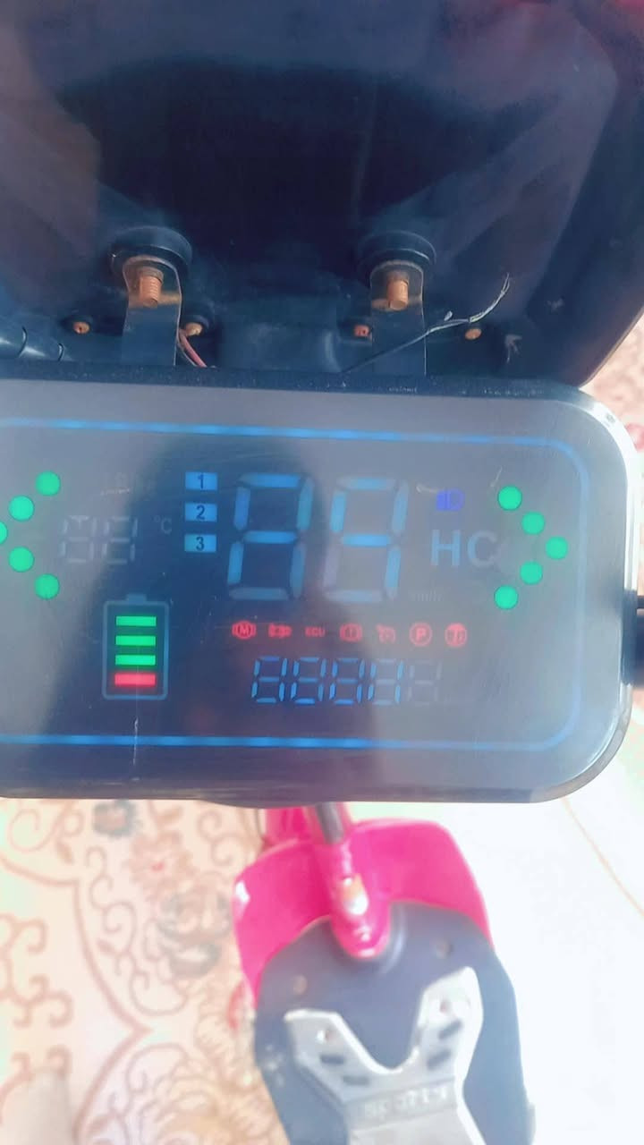 السلام عليكم 
بايسكل شحن للبيع 
موديل 2024
استخدام شي قليل 
بطاريات اربعه مبدلهن جديدات 
ثلاثه نمر اوتو
تايرات قبل عشره ايام مبدلهن جديدات
سويج تشغيل +سويج قفل البطاريه +سويج قفل وتامين التاير الخلفي 
العنوان كربلاء الحسينيه 
الاستفسار  ***********
@إشارة
