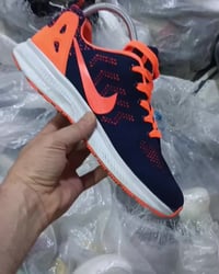 تخفيضات العيد • دعم الشباب • ملابس