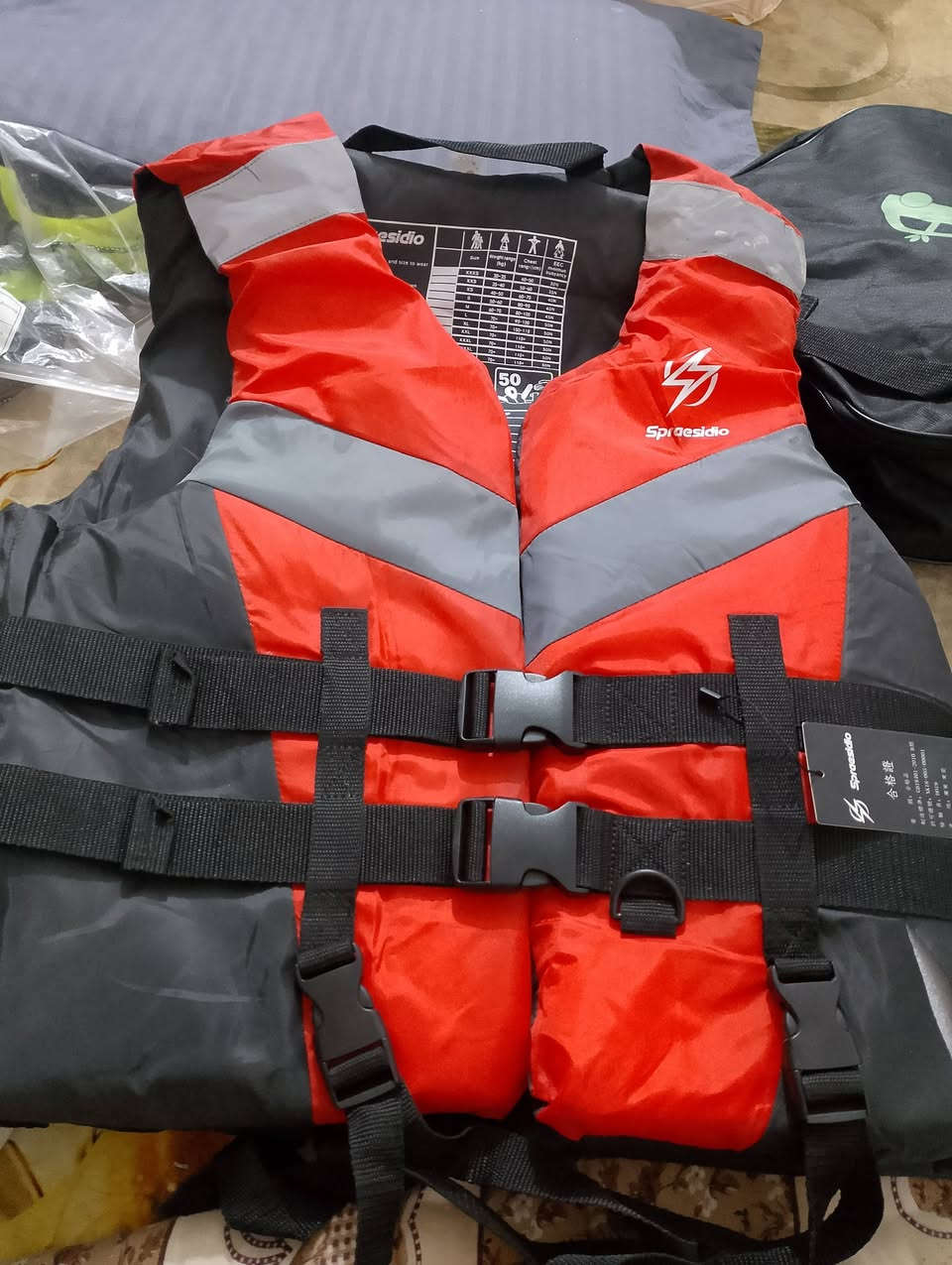 سترة نجاة للرياضات المائية.
سعره 10الف
الاستخدامات: مناسبة لصيد الأسماك، الإبحار، التجديف، وركوب القوارب.
المميزات: تصميم مريح مع أحزمة قابلة للتعديل لضمان الثبات والراحة.
السلامة: مزودة بشرائط عاكسة للرؤية في ظروف الإضاءة المنخفضة.
توجد خدمة توصيل لجميع محافظات العراق 🇮🇶


**إذا كنت صاحب هذا الإعلان وتريد حذفه لأي سبب، رجاءا أرسل رسالة إلى الدعم الفني**