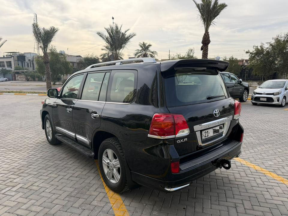 هاي تويوتا لاندكروز 2012 ماشيه 119 رقم سليمانيه باسمي مكينه 6 سلندر
السياره مكفوله من الصبغ والتبديل

المواصفات الساز الاصليه
حساس امامي خلفي
مري قلاب
داخل جلد 
شاشه 
8 ايرباك 
بصمة 
فتحه

 السعر : 340 ورقه 

0773 643 4272

مكان السياره بغداد 

حي الاطباء
