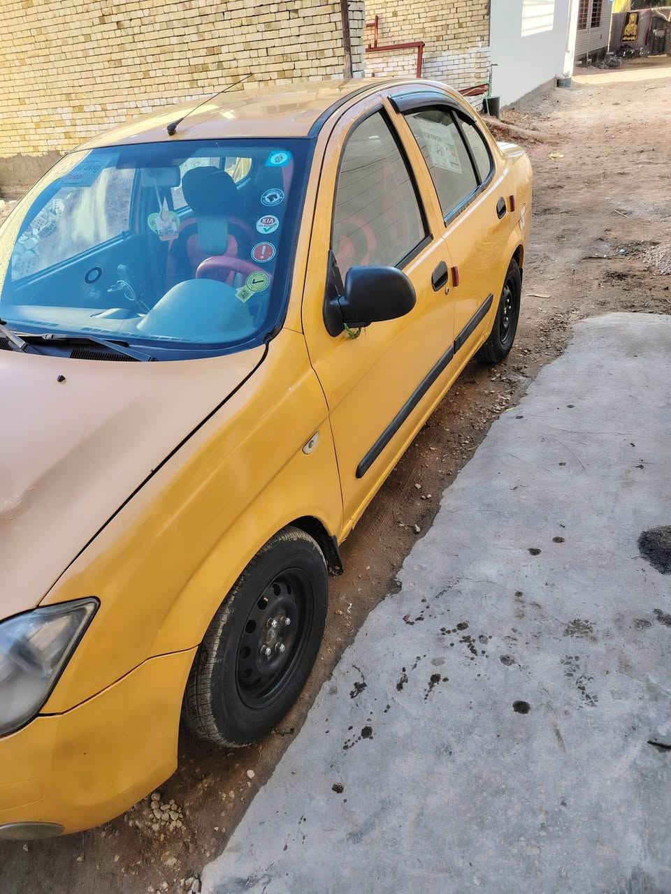 السلام عليكم  سياره طيبه مديل 2015 بسمي مصفره هيئه وغرامات  سياره حلوه بيهه بعض التلحيضات معمره اخياس قليل مكان كربله الروضتين  السعر 38 وبيه مجال قليل موبايل ***********
