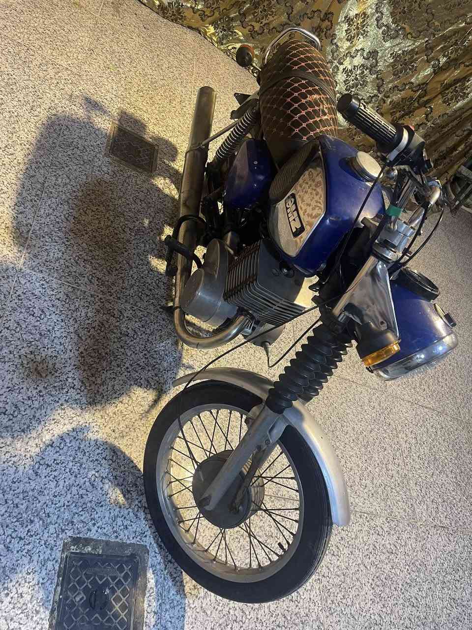 سلام عليكم دراجه للبيع 81 ادوات ادوات دراجه حلوه كله شغاله ليحم جوها الكشن والخشم مكينه حلوها  ماعرف يا كصه كهربائيات شغاله مكاني بصره سعرها 700 وبيه مجال مكاني بصره ***********جسر خالد
