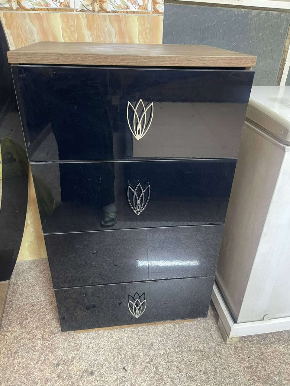 غرفه نوم  للبيع متكون ٧ قطع  سعرهه ٦٠٠ الف


**إذا كنت صاحب هذا الإعلان وتريد حذفه لأي سبب، رجاءا أرسل رسالة إلى الدعم الفني**