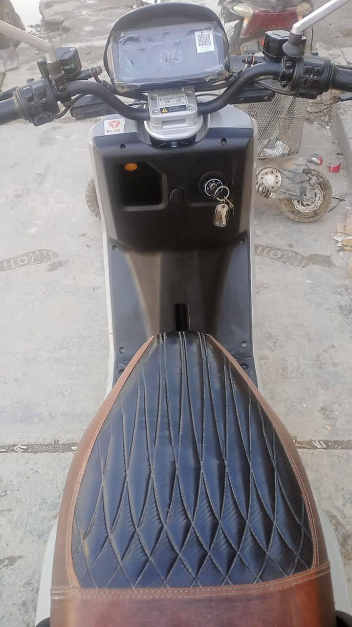 كاسه  باتري حجم جبير صار يومين من مشتريهم جديد ملف 5000الف 
كشن كهربائي
جك كهربائي 
دراجه بحاله الوكاله السعر مليون ومئتين
***********0
حي اور بشارع ابو عبير
