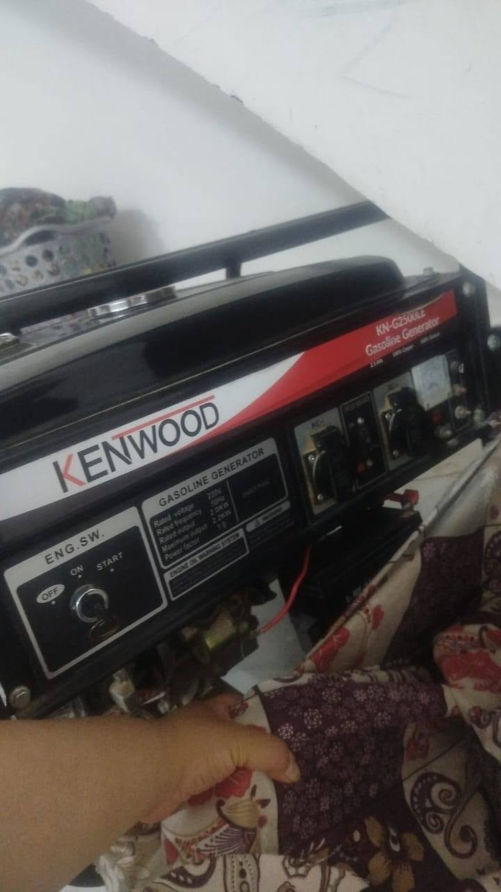 القدرة: 2.5 كيلو فولت أمبير (2.5KVA).شدة التيار: 10 أمبير.الجهد المقدر: 220 فولت.التردد: 50 هرتز.المميزات: يعمل بملفات نحاس، ويحتوي على نظام تشغيل بالسلف (بصمة) وعربة لسهولة التنقل.   مشتري ب450.  سعر البيع 270


**إذا كنت صاحب هذا الإعلان وتريد حذفه لأي سبب، رجاءا أرسل رسالة إلى الدعم الفني**