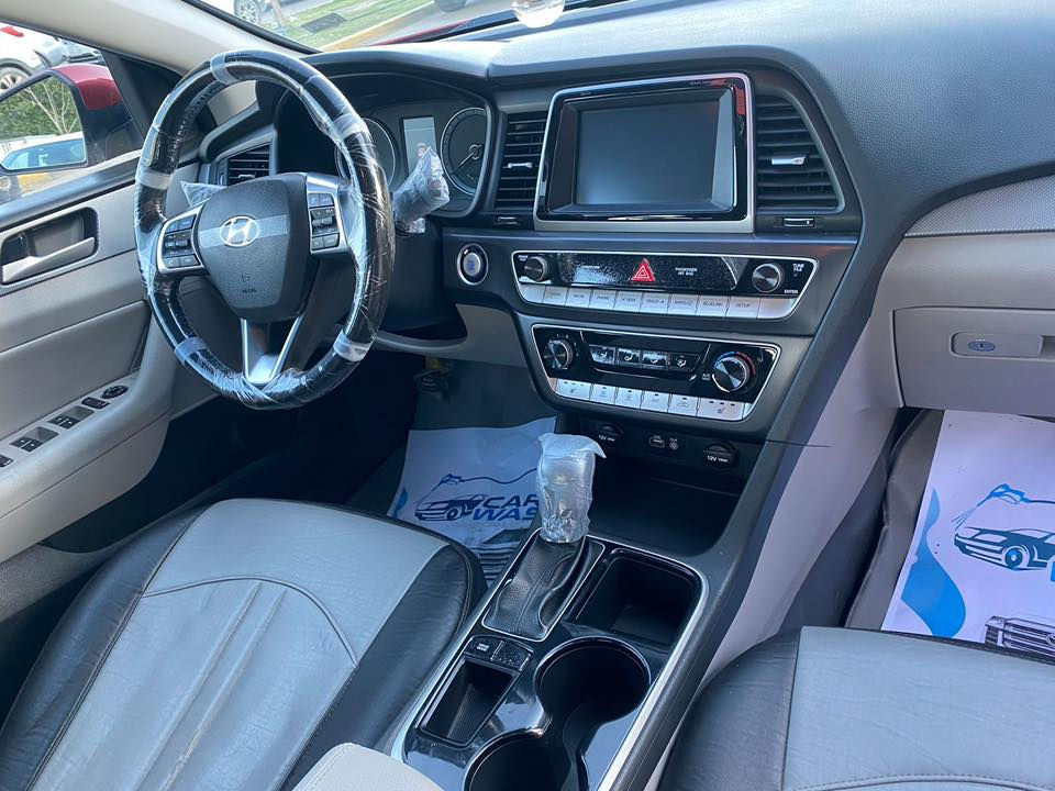 السلام عليكم
سوناتا2018 
وارد امريكي حادثهه حلو كدام عينك وموجود سونار بيهه
فول مواصفات عدا الفتحه
بصمه تشغيل
كشن كهرباء
وضعيات قياده 
باسمي تريد تحويل تريد وكاله
السعر 138 وبيهه مجال قليل للطيبين
*********** متواجد واتساب فقط
مكاني الدوره حي دجله
