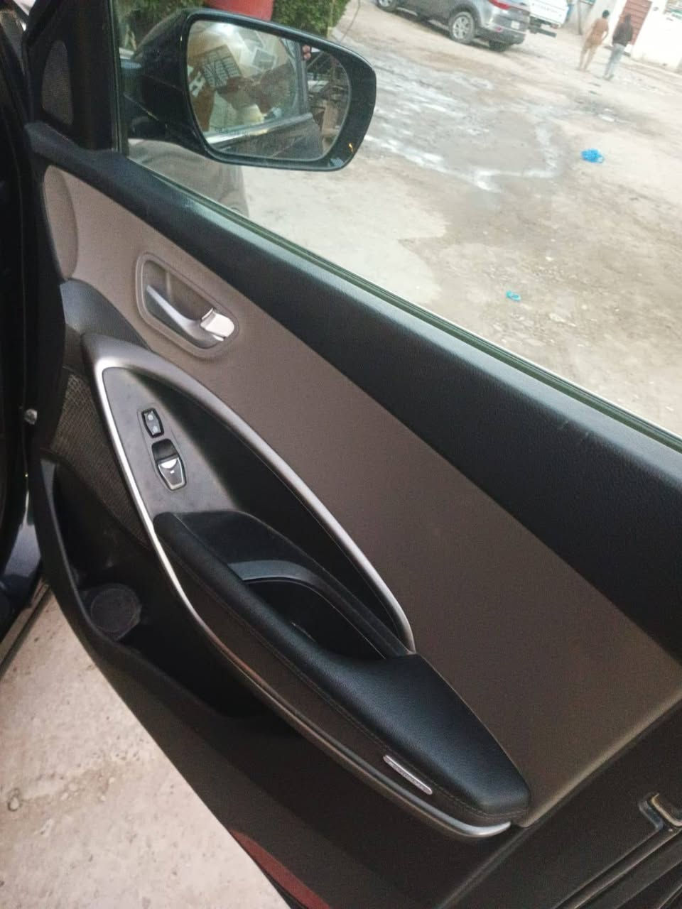 السلام عليكم سنتافي ٢٠١٨ امريكي قطعه صبغ والباقي مكفول مكينه 2500 مكان بغداد الدوره *********** السعر 155 وبيه مجال
