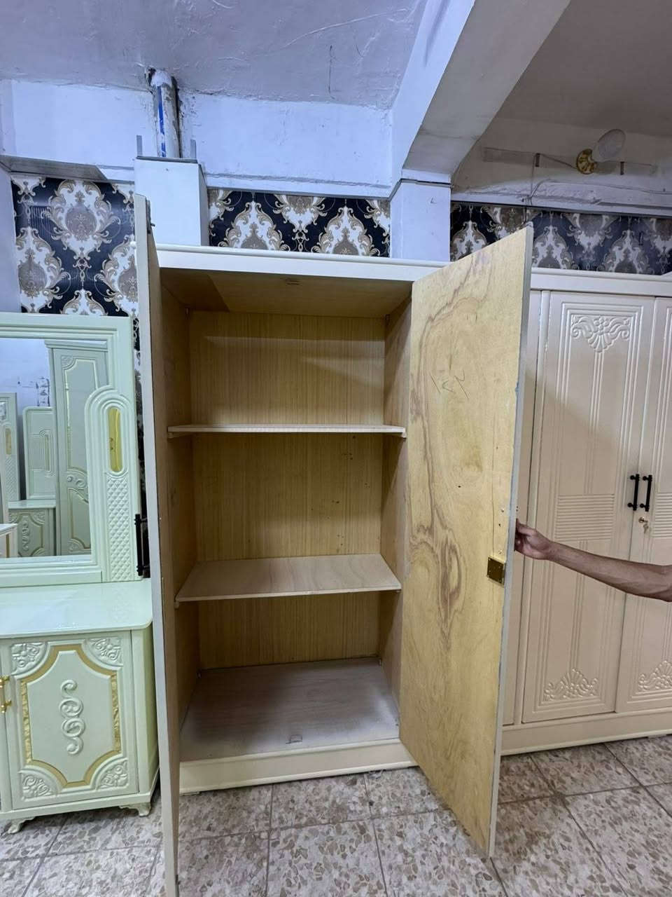 كنتور خمس ابواب موديل وتصميم تركي بشغل ولمسات عراقية 
الخارج ام دي اف 5 ملم 
الداخل جام 3 ملم 
القاعدة بلوك صاج 16 ملم 
الظهر جرجوبة فتح وشد براغي 
الصبغ فرن حراري ودرجة اولى  

السعر 500 الف 

مع نقل وشد داخل بغداد مجاني

اطراف 10

لا يوجد محافظات


**إذا كنت صاحب هذا الإعلان وتريد حذفه لأي سبب، رجاءا أرسل رسالة إلى الدعم الفني**