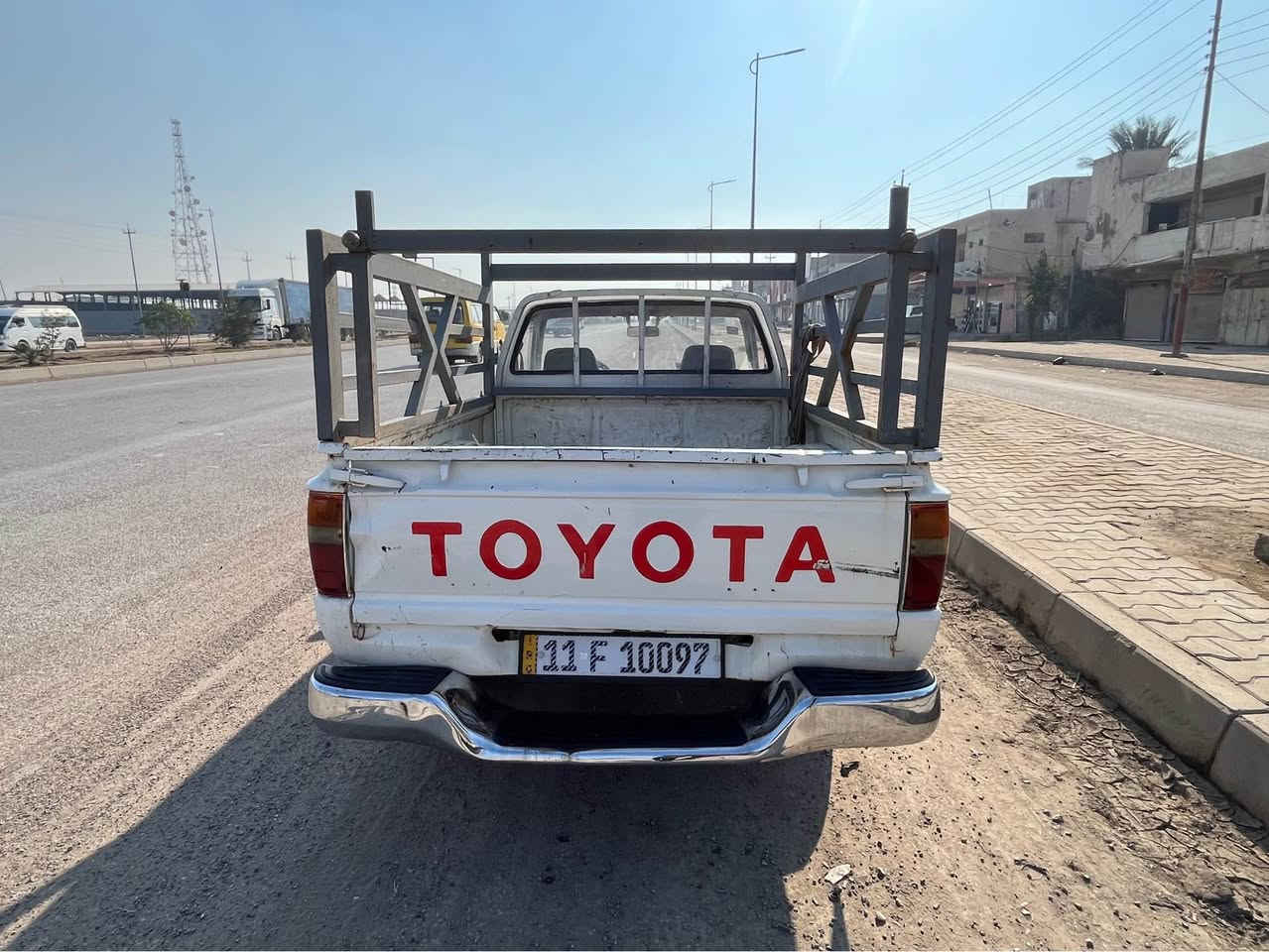 السلام عليكم تيوتا هايلوكس موديل 1985 سياره معمره جديد كير مكينه جديد  صدر جديد تخم تاير جديد جامه جديده. دوشمه داخل جديد رقم سنويه جديد 2030 ورقم إنكليزي بغداد. عنوان ديالى بعقوبه  /*********** المقدادية, ديالى
