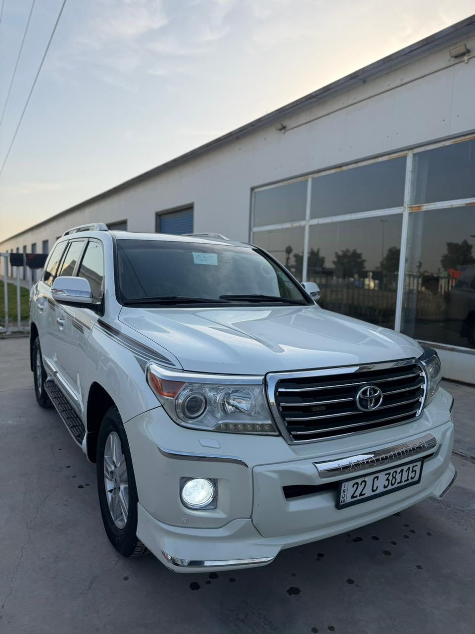 السلام عليكم شباب  
لاندكروز13 
بريم اصل
السياره مكفوله من الصبغ والتبديل مكفول كفاله عامه  
ماشيه 200الف
رقم بغداد  ومكانها بغداد   
تحويل ثاني يوم السياره باسمي شخصيا 
السياره جديده بشكل وبالعافيه الي تصير من نصيبه
سويتلها سيرفس كامل وتخم تاير جديد وحداديه جديده  سعرها 390 وبيها  مجال 
*********** 
بغداد راشديه
