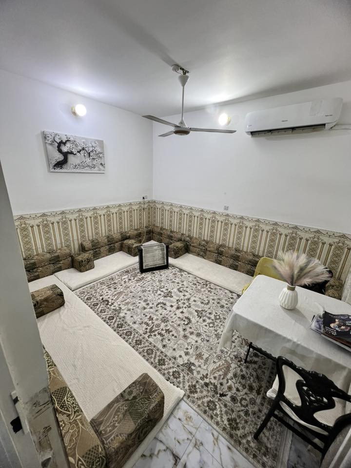 دار للبيع  بناء حديث موقع تجاري مساحه 56 متر
طابقين يحتوي على 
الطابق الاول استقبال 
مطبخ 
صاله
صحيات
منور
الطابق الثاني
غرفه نوم عدد 2
صاله 
منور
صحيات
للاستفسار الاتصال على الرقم
***********
