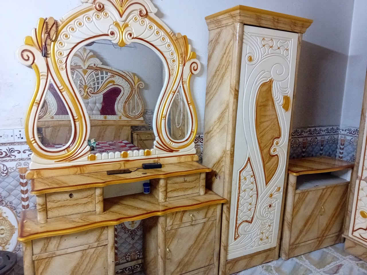 غرفة نوم للبيع 
بغداد مدينة الصدر ***********
