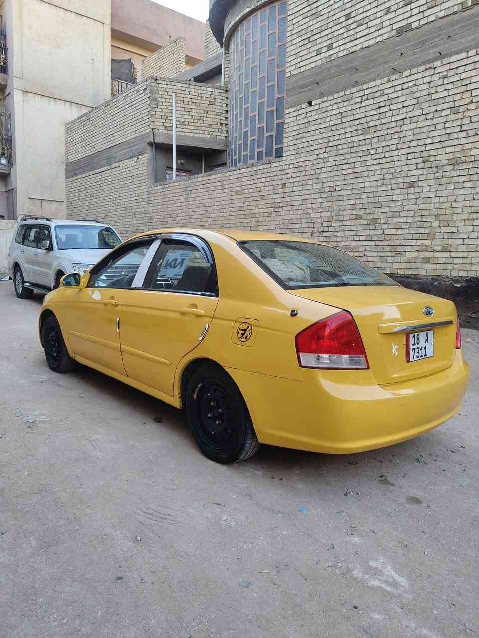 السلام عليكم كيا سبكتره للبيع 2008 رقم بابل نكليزي تحويل ثاني يوم سنويه جديده هزه جديده وارد امريكي حادثه بنيد امبدل فقط بدون دواخل مكينه 2000 مكفوله كير حداديه تخم تاير مكفولات السياره جاهزه كل نقص ما بيه السعر 76وبيها مجال حك الجيه رقم الهاتف ***********  مكلف بل نشر ما متواجد عل نت مكاني كربلاء
