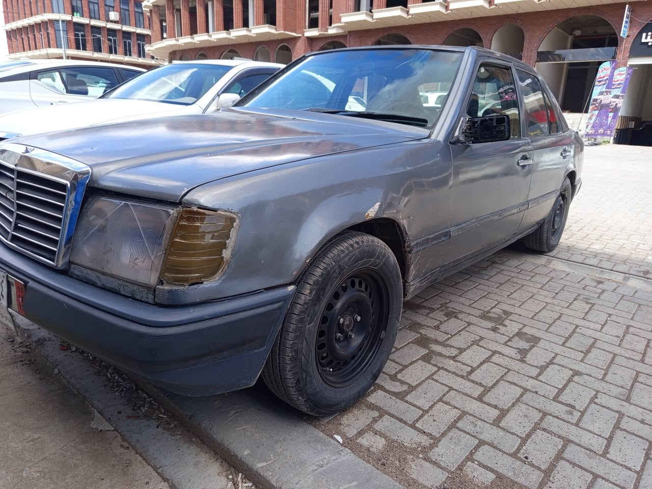 فرۆشتنی خیڕا 
مودیلی 89یە 
مەکینەی بەتەی 2ونیو 
لایتی زیلونە 
4تایەی ویلی  لۆکی لە ژیر 
هەوای گەرمی ئیشەکات 
سپێری هەیە لەگەلە 
سەیارەکە سەنەویە بەشەرت حاسیبە 
سەیارەکە بی نوقسانیە 
گیرو مەکینەی و اکسل بەشەرت فیتەر 
سەیارەکە هی مالی خۆمە 
ئیستا دەیفرۆشم 

مشتەریت لە خزمەتدام تەلەفۆنن بکە 
***********
وتساب ڤایبەری لە سەرە
