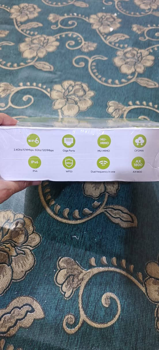 راوتر Haier HAR-20S2U1   جديد لوك 

جيل جديد من السرعة (WiFi 6): سرعات تصل إلى 1800 ميجابت في الثانية، مقسمة على ترددين (5GHz بسرعة 1201Mbps للألعاب والبث عالي الدقة، و2.4GHz بسرعة 574Mbps للتصفح العادي).

منافذ جيجابت بالكامل (Gigabit Ports): لضمان نقل السرعة الكاملة من سلك الإنترنت إلى حاسوبك أو شاشتك الذكية بدون أي فقدان.

تغطية قوية وثابتة: مزود بـ 4 هوائيات (Antennas) خارجية لضمان وصول الإشارة لأبعد زاوية.
تقنيات ذكية متطورة: يدعم تقنية MU-MIMO و OFDMA التي تتيح للراوتر توزيع البيانات لعدة أجهزة في وقت واحد بكفاءة عالية وبدون تأخير (Lag).

أمان متطور وحماية حديثة: يدعم بروتوكول الأمان الأحدث WPA3 لحماية شبكتك من الاختراق، بالإضافة إلى توافقه الكامل مع IPv6.

يأتي بنظام openwrt من الشركه تم اضافة V2rayA  حيث يتمتع بذاكرة 256 يعمل بسلاسة مع سيرفر شهر هديه 

السعر فقط 50 الف مع التوصيل


**إذا كنت صاحب هذا الإعلان وتريد حذفه لأي سبب، رجاءا أرسل رسالة إلى الدعم الفني**