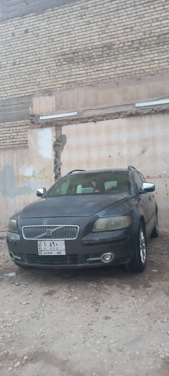 @الجميع
للبيع فالفو  V 70 مديل 2007 رقم نجف مميز مكينه وكير كرونه المكان نجف  جدد السعر 40 ورقه وبيها مجال الاستفسار ***********
