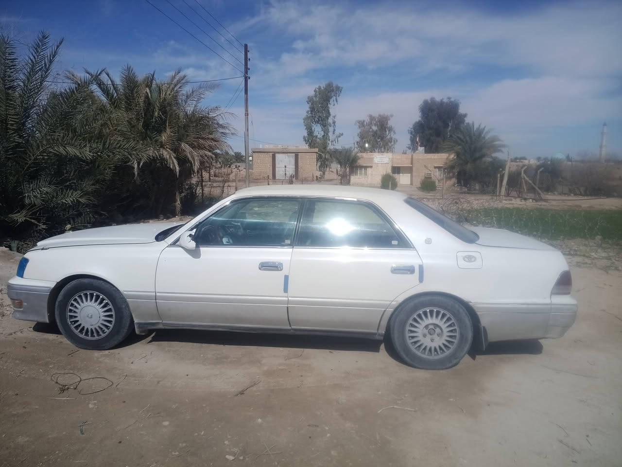 السلام عليكم اخوان سياره راس الثورادوات موديل ٢٠٠٠حلوه ومرتبه للبيع السعر ٣٠ورقه وبيه مجال الشراي يتصل هذا رقم التلفون ***********
