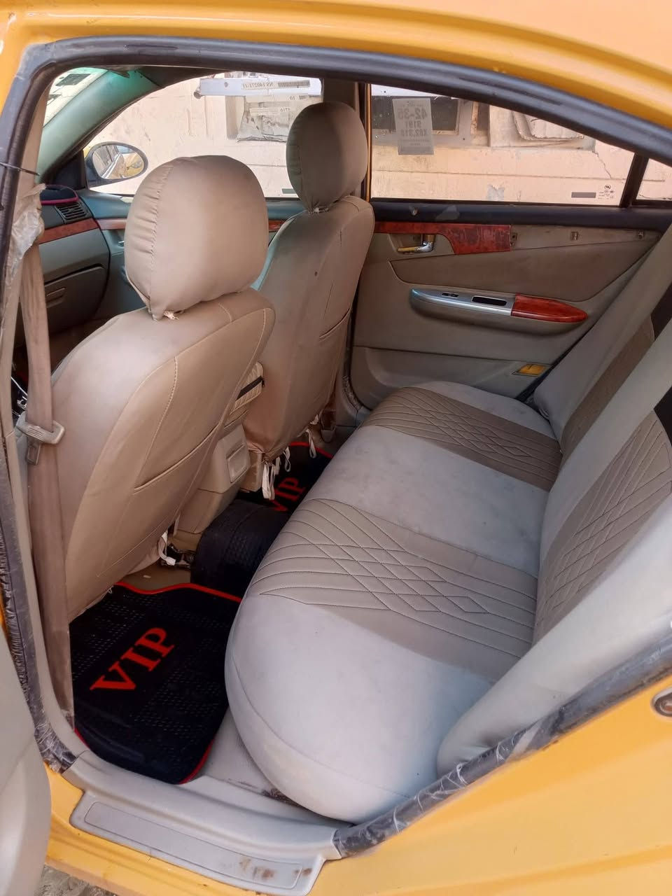 السلام عليكم 
ليفان 2011 
كير ومحرك يارس شرط 
تبريد وتدفئة 
كابون بانزين 
سيارة نظيفة جاهزة 
 سعر 41 
***********
