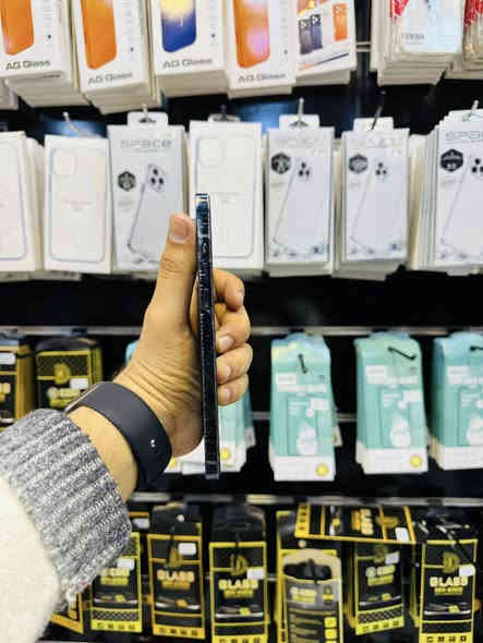 السلام عليكم للبيع 
iPhone 12 pro max 
ذاكره 256 
بطاريه 100‎%‎ مبدله اصليه فقط 
لون ازرك نموذج M الجهاز كله شغال مابيه خلل فقط الفيس ايدي واكف الباقي شغال كامرات اتصال انترنيت صوت كله شغال السعر قفل 310 قفل مكاني بغداد مدينه الصدر رقمي ***********
