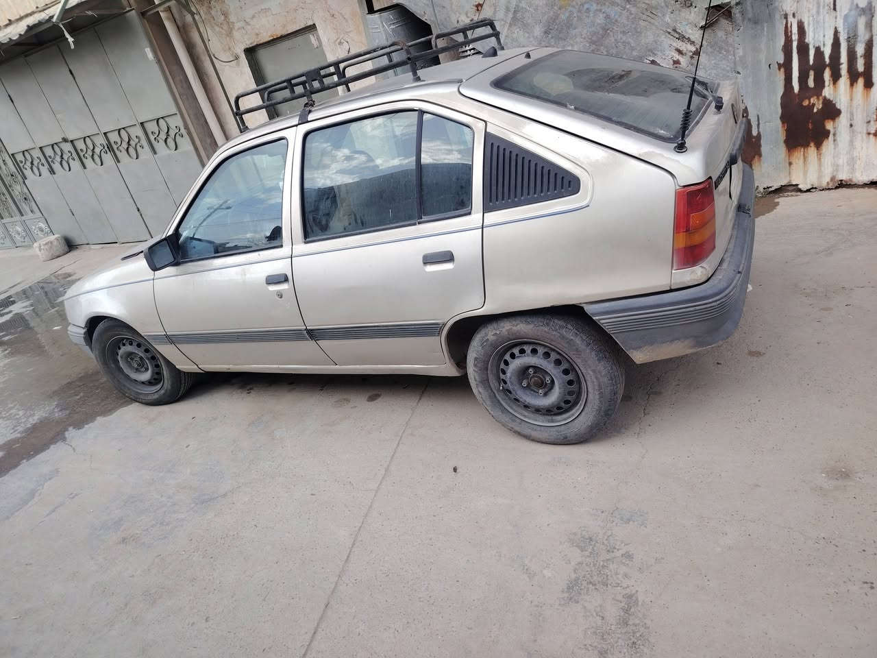 سلام عليكم اوبل كاديت للبيع محرك ١٦ كير أوتو سنويه لحد 2027 تايرات جديد بطاريه جديد طخم كدام كله لوك شراي يخابر ***********
