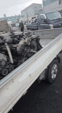 السلام عليكم يتوفر محركات ازيره 3300 و 2700 عليهن عرض خاص العنوان الديوانيه حي الصناعي مجمع عدي البديري *********** نور الطيب  *********** غير متواجد عله الفيس اتصل وتدلل
