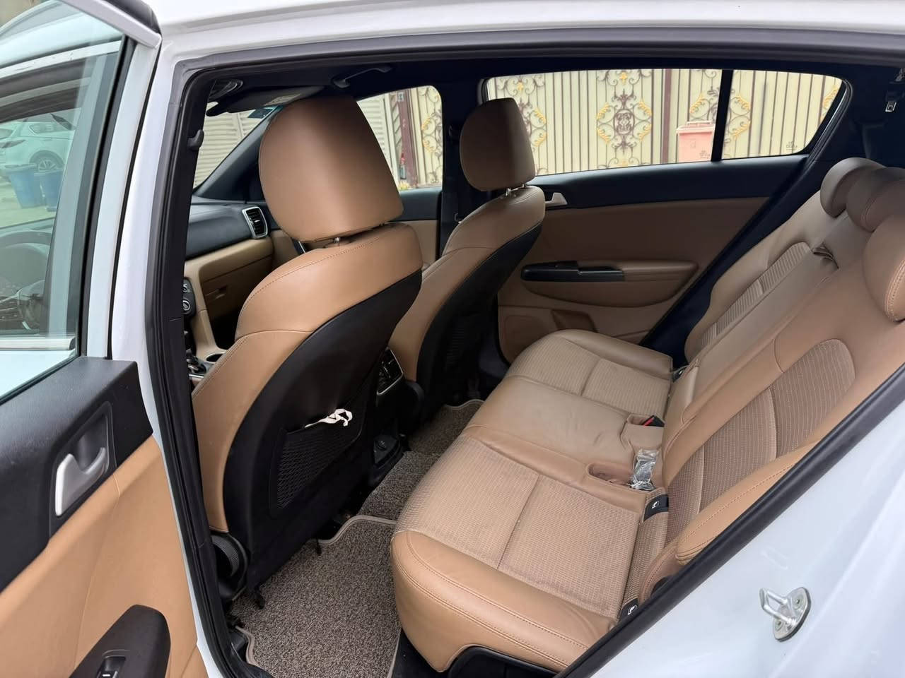 سبورتج 2020

خليجي مكفوله من الصبغ و الحادث و التبديل 

كير محرك كله مكفول

ماشيه 46 الف على أيدي السياره 

ضمان الدوليه العراقيه 

محرك 2000 دوش 

تبريد قطعتين 

داخل حمصي 

حساس امامي خلفي 

شاشة كامره

تحكمات 

زنون 

كشافات نهاري 

اشاير بالمري 

مري شفط 

السعر 205 و بيه مجال 

مكاني بغداد شارع 14 رمضان قرب مرور الطوبجي 

***********
