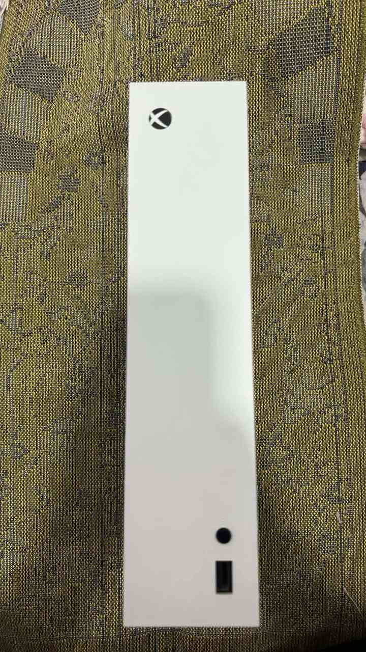 السلام عليكم اخوان اكس بوكس سيريس اس اصدار 25 للبيع أستخدام يومين بس ويا هارد نص تيرا وبطاريات جويستك ب420 مع التوصيل قفل إخوان سعر الجديد 550 بغداد حاليا مكاني واسط الكوت للاستفسار خاص او واتساب على الرقم *********** متوفر توصيل
