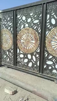 باب للبيع ارتفاعه210 العرض 4 أمتار   المكان بغداد شاطئ التاجي السعر650...