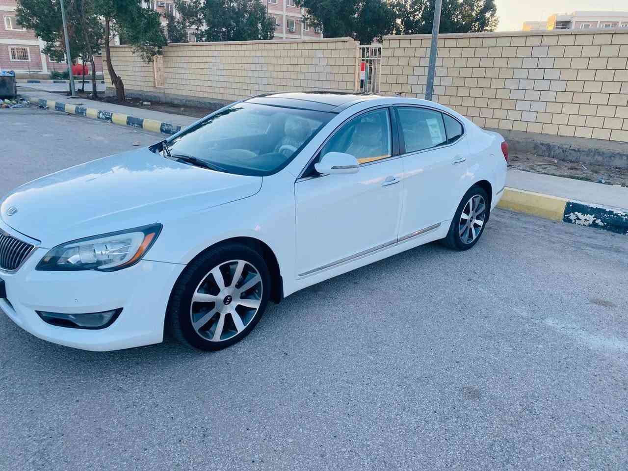 سلام عليكم للبيع كيا كادنزه موديل ٢٠١٢ خليجي فول مواصفات رقم بابل مميز سيارة جاهزه من كلشي بيها صبغ بنيد فقط ودور الجاملخ الخلفي السعر ١١٥ وبيها مجال قليل اتصال ***********
